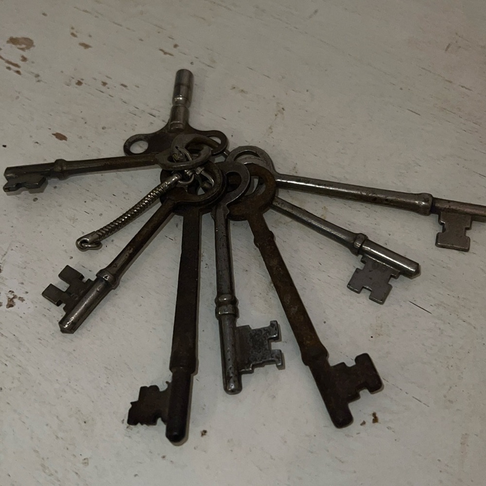 Lot Antique skeleton keys Waterbury “Y” cast iron